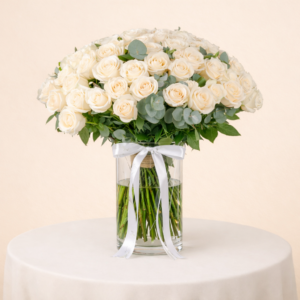 100 White Roses in a Vase R022